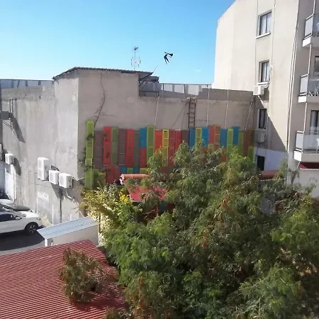 Modern City Centre Large 1 Bedroom Finikoudes Apartament *