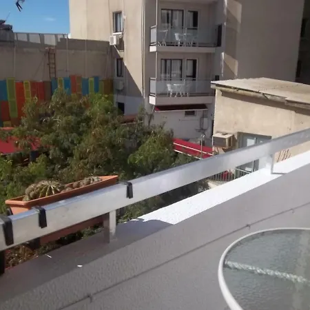Modern City Centre Large 1 Bedroom Finikoudes Apartament *