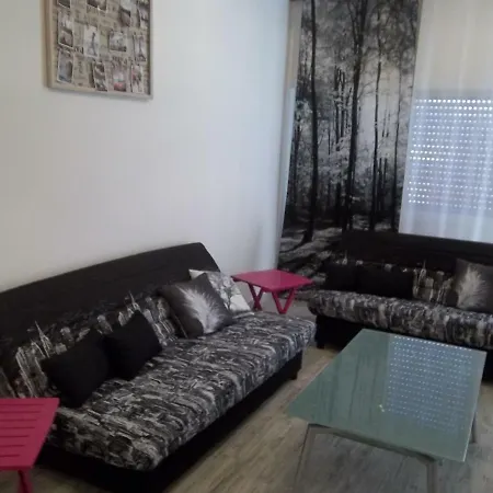 Modern City Centre Large 1 Bedroom Finikoudes Lägenhet