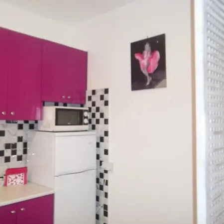 Modern City Centre Large 1 Bedroom Finikoudes Apartament Larnaca