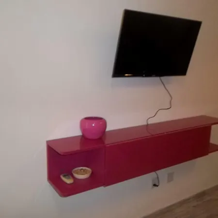 Modern City Centre Large 1 Bedroom Finikoudes Apartament *
