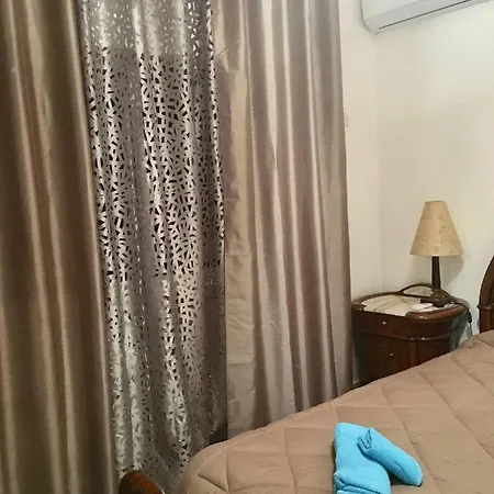 Modern City Centre Large 1 Bedroom Finikoudes Apartament Larnaca