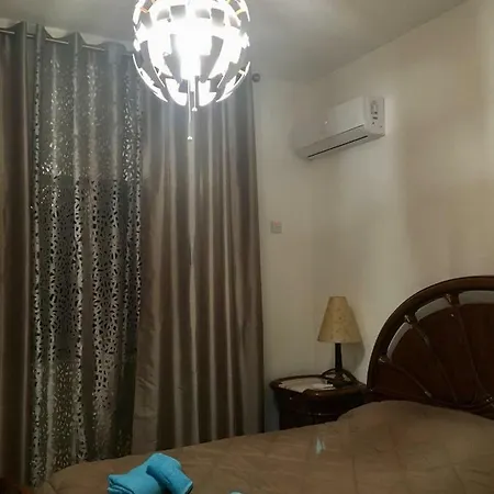 Modern City Centre Large 1 Bedroom Finikoudes * Larnaca