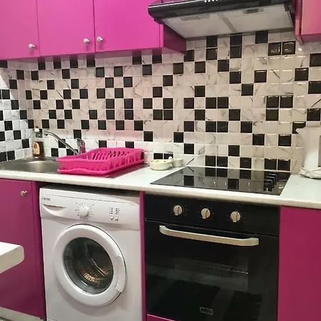 Modern City Centre Large 1 Bedroom Finikoudes Apartament *