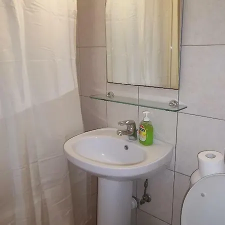 Modern City Centre Large 1 Bedroom Finikoudes * لارنكا