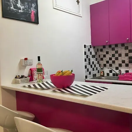 Modern City Centre Large 1 Bedroom Finikoudes * لارنكا