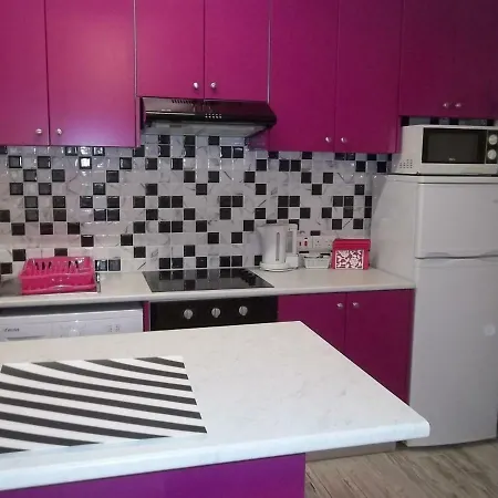 Modern City Centre Large 1 Bedroom Finikoudes Appartement *