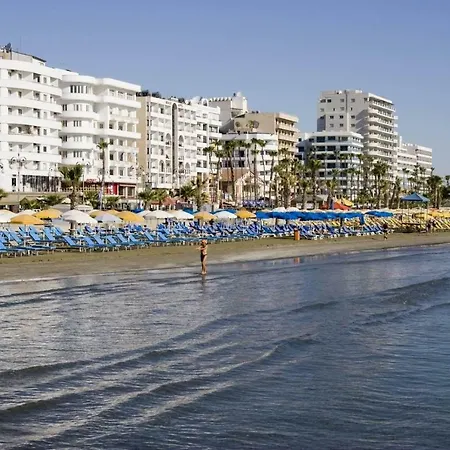 Modern City Centre Large 1 Bedroom Finikoudes Larnaca